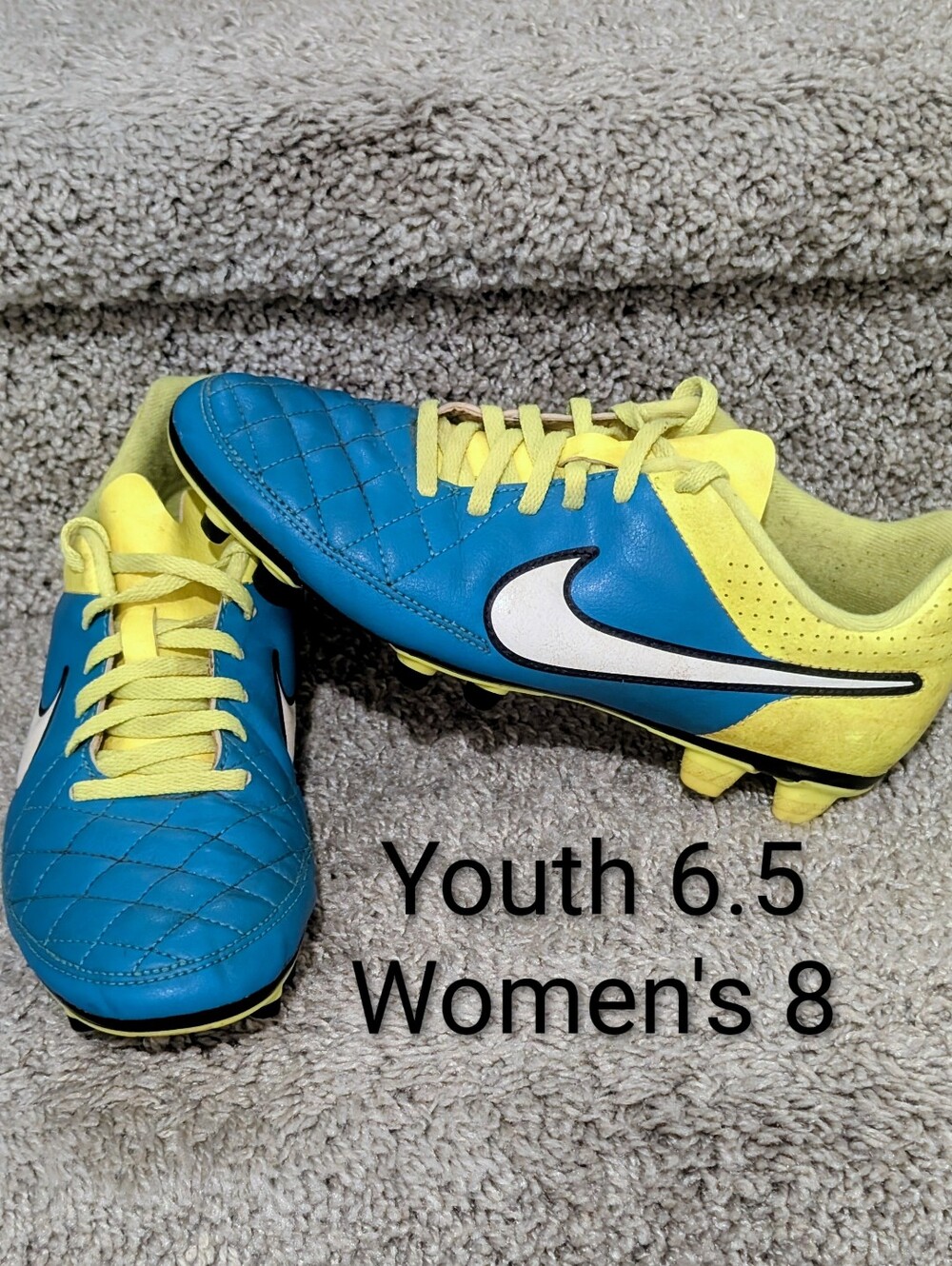 Youth 6.5 or Women's 8 Nike Tiempo soccer shoes cleats boots blue and yellow
